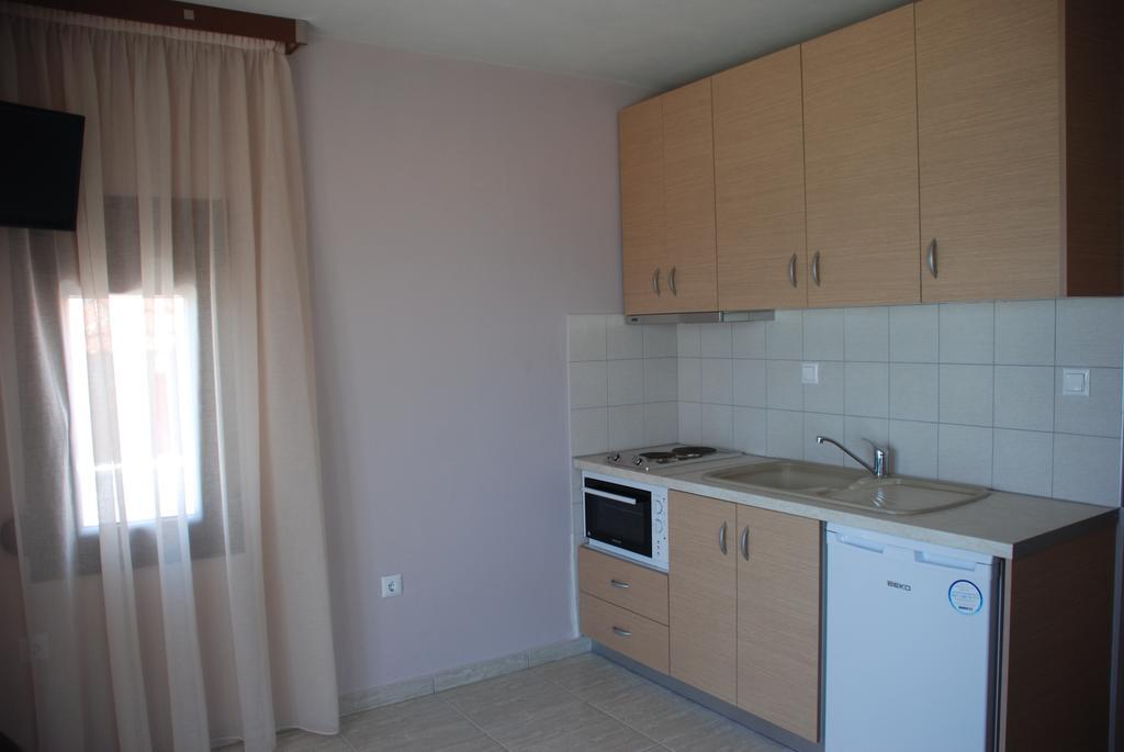 Marianna Apartments Nea Roda Room photo