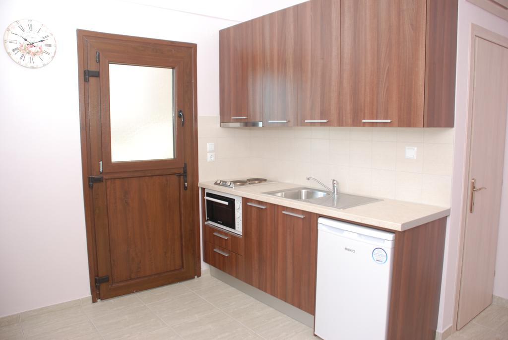 Marianna Apartments Nea Roda Room photo