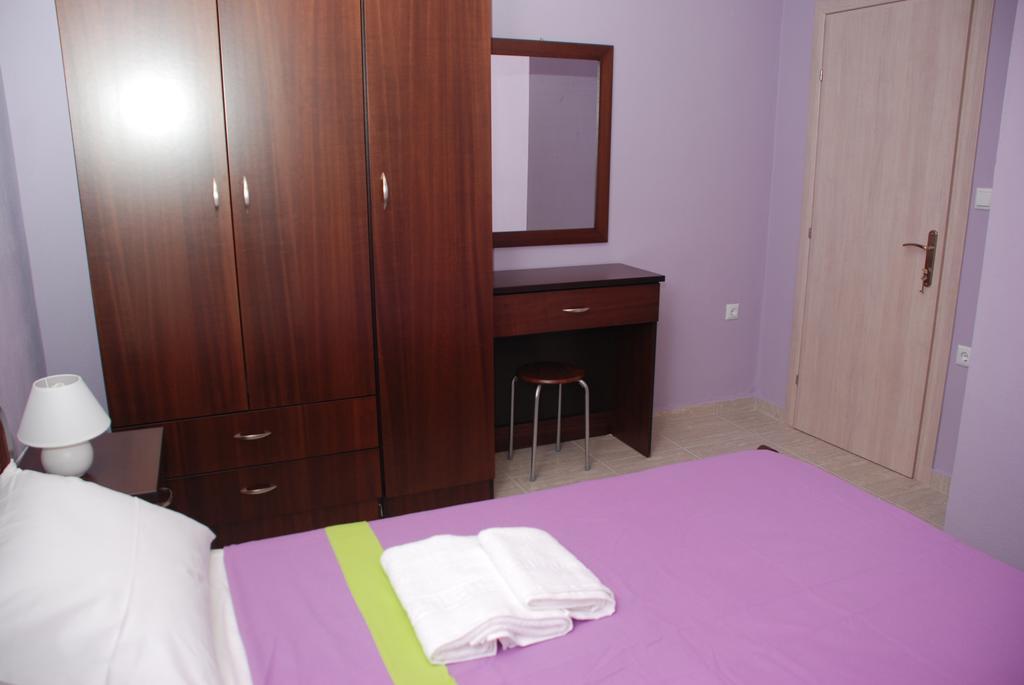 Marianna Apartments Nea Roda Room photo