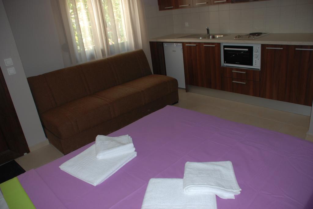 Marianna Apartments Nea Roda Room photo
